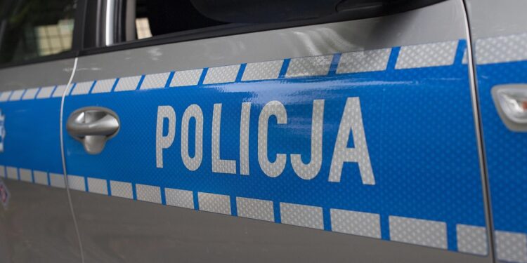 Atak nożownika w Śmiglu. Dynamiczna akcja policji i zatrzymanie 29-latka